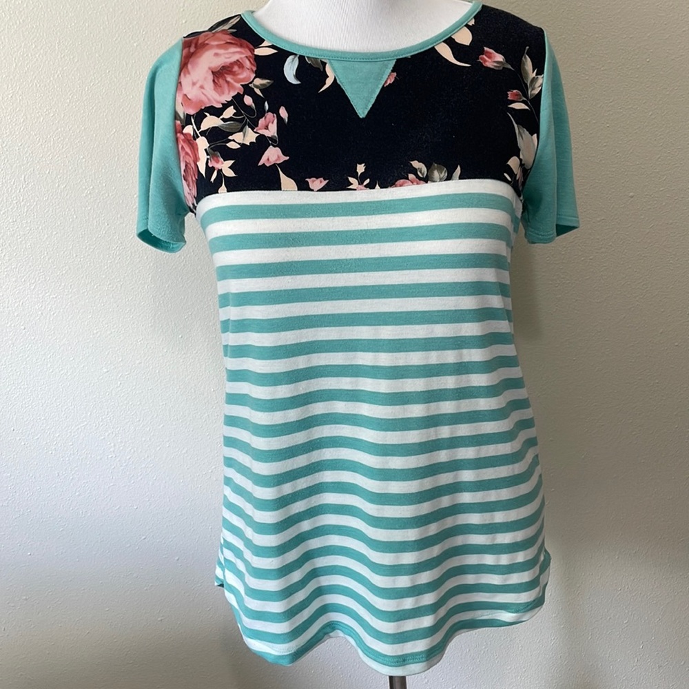 Women’s Size Large Staccato Short Sleeve Floral Striped Teal and Blue Tee Shirt